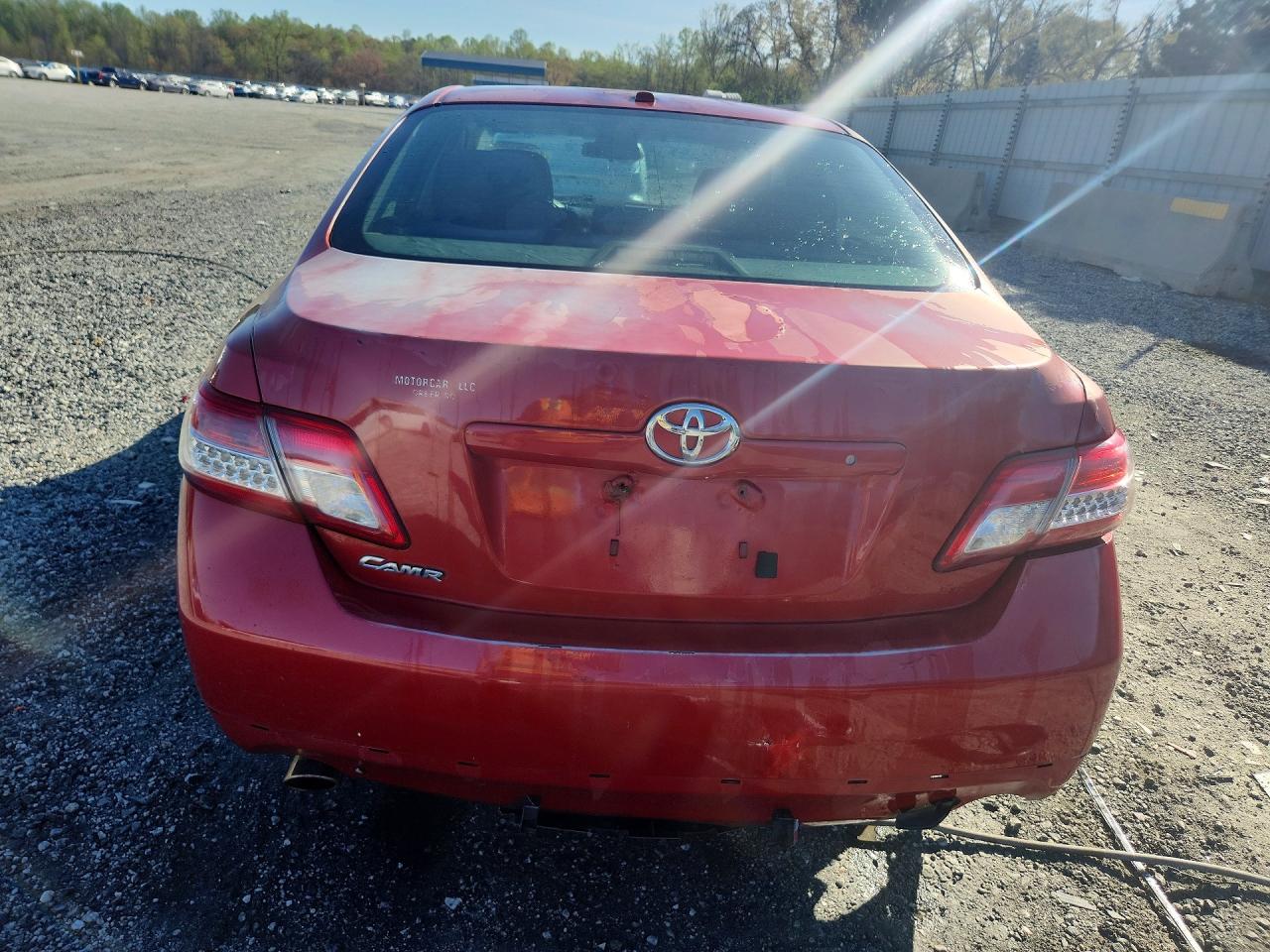 2010 TOYOTA CAMRY photo 11