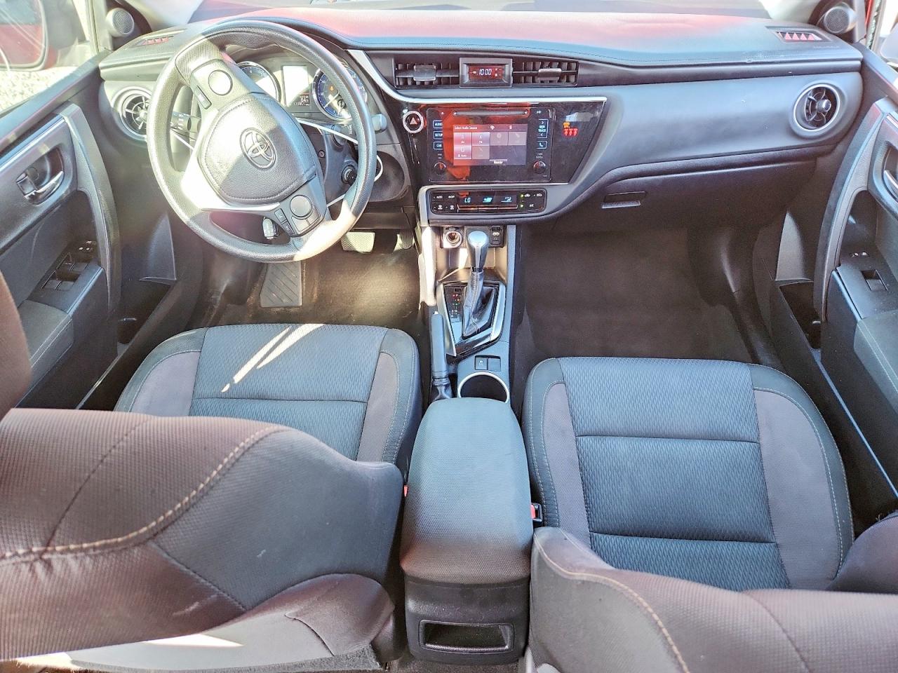 2018 TOYOTA COROLLA LE photo 8