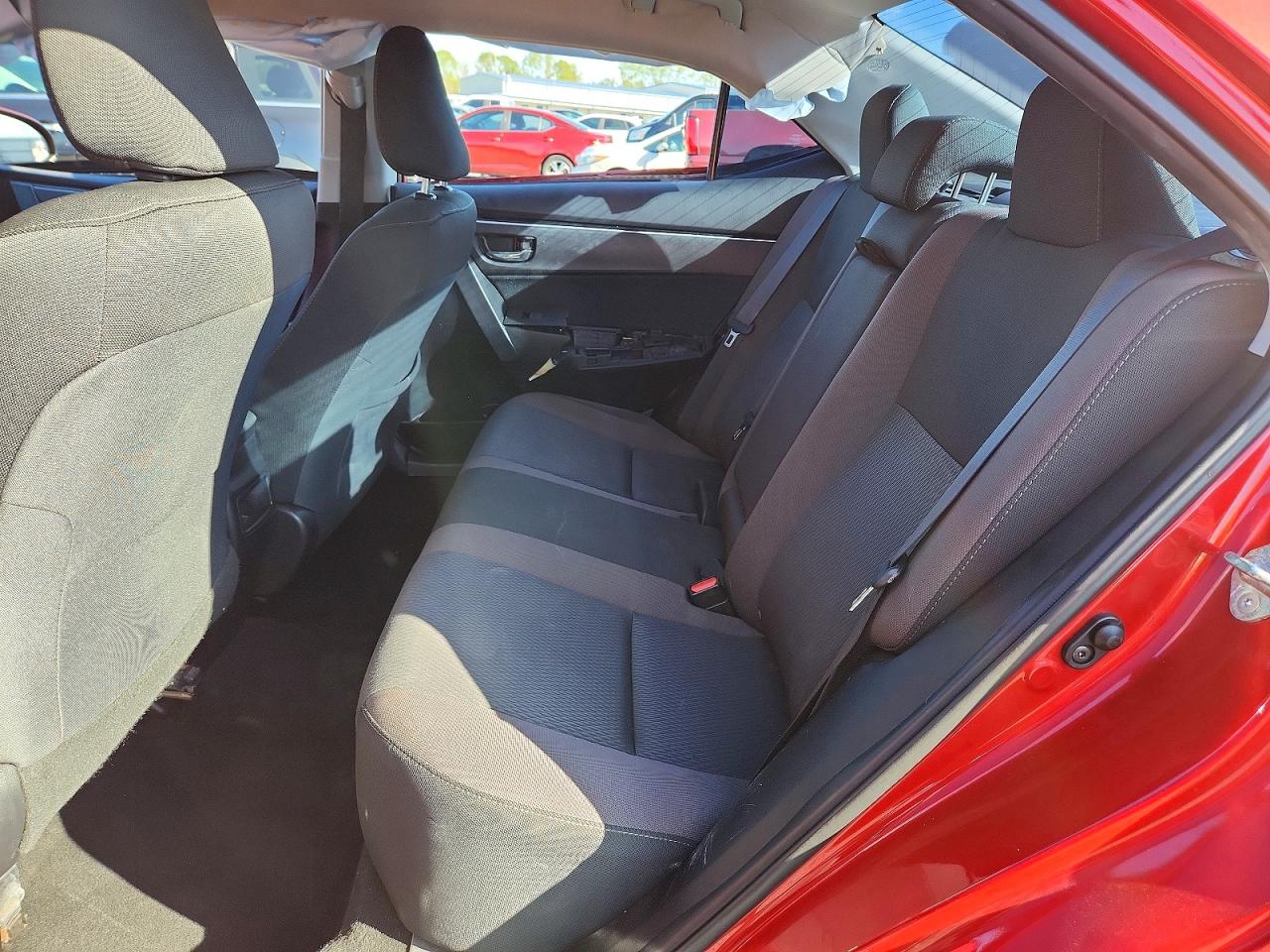 2018 TOYOTA COROLLA LE photo 10