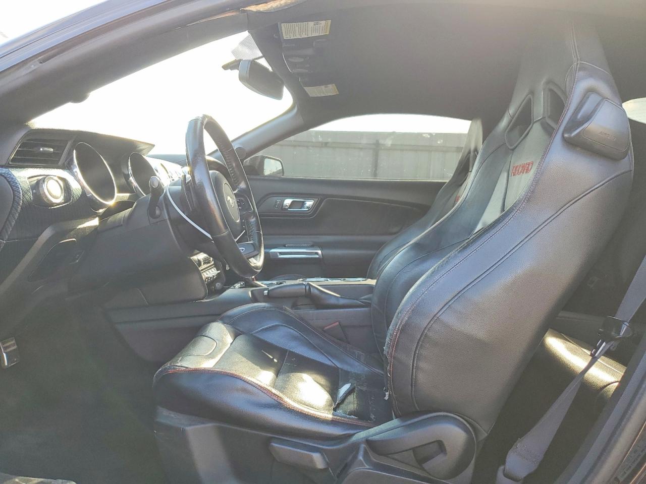 2016 FORD MUSTANG photo 19