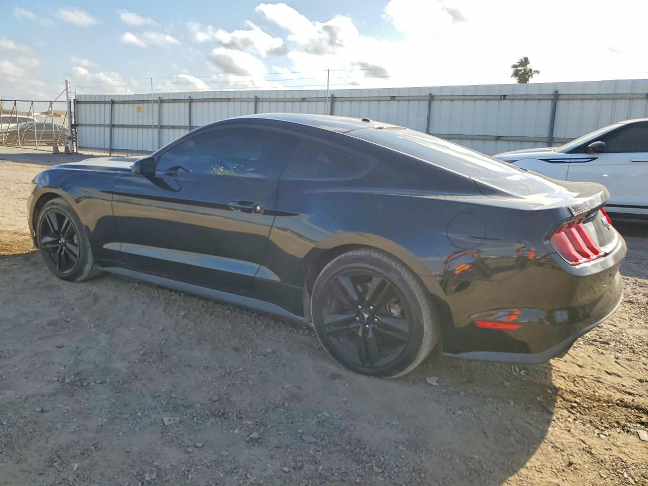 2016 FORD MUSTANG photo 4