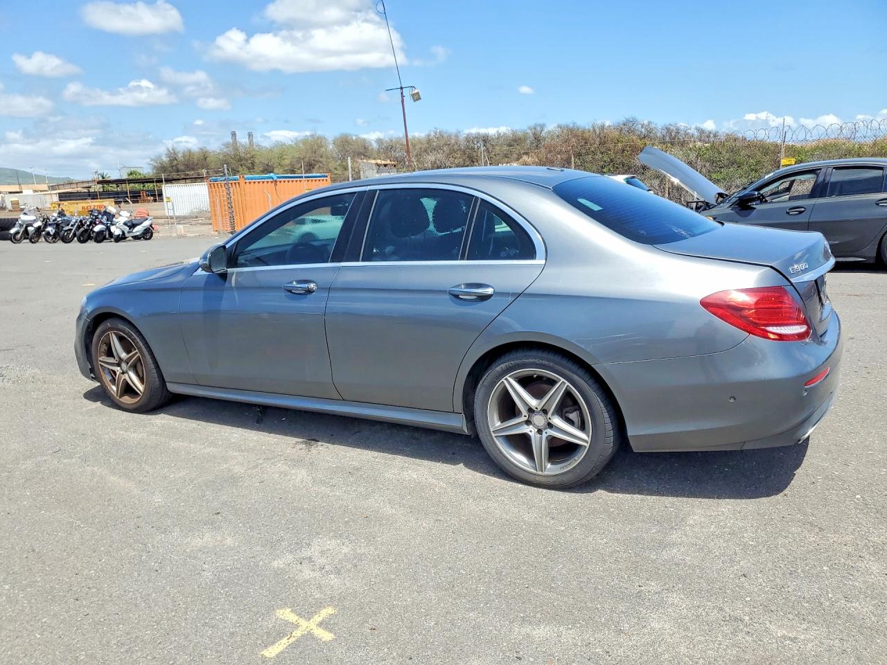 2017 MERCEDES-BENZ E 300 photo 3
