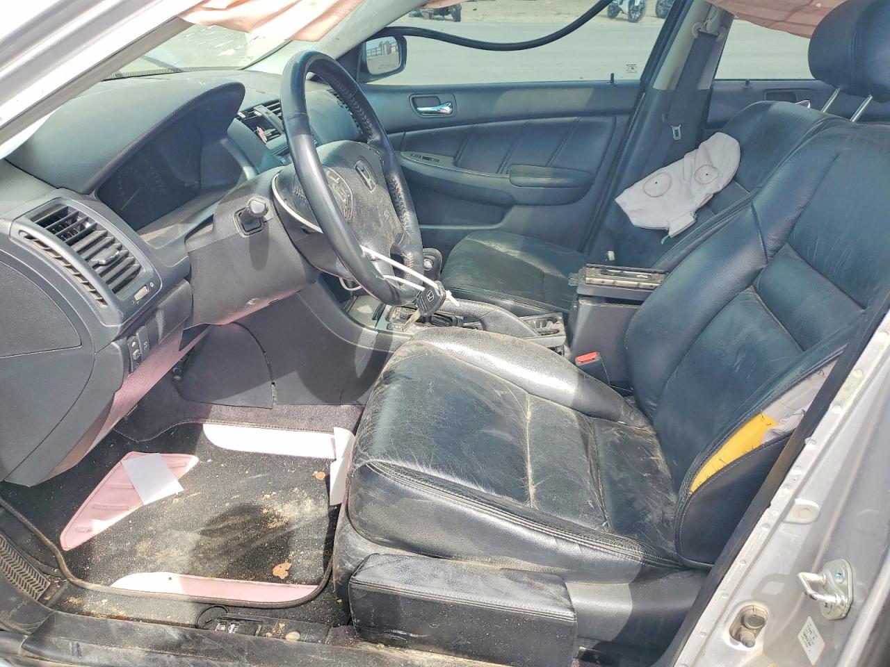 2004 HONDA ACCORD photo 13