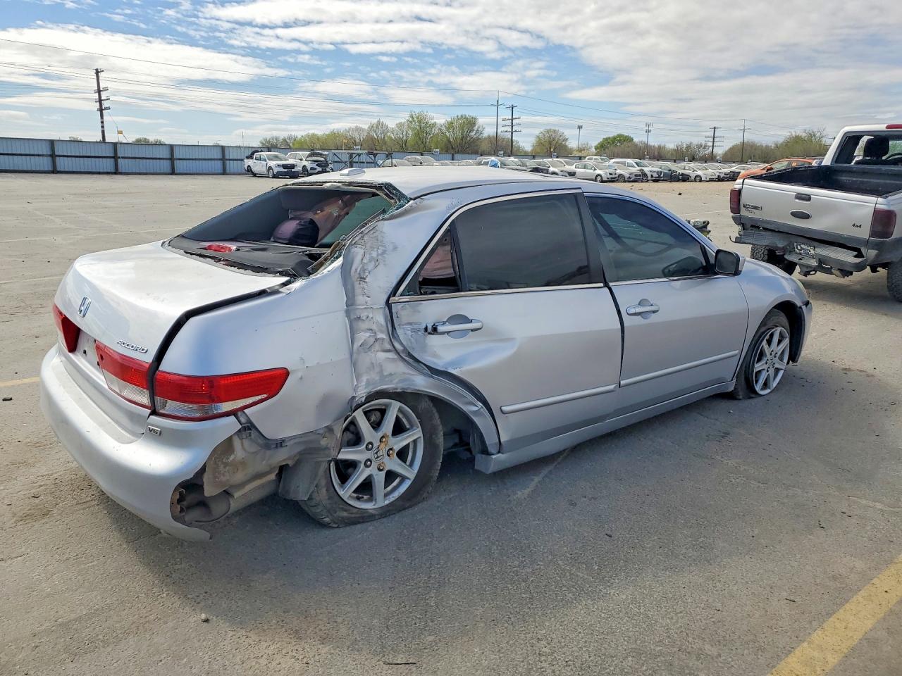 2004 HONDA ACCORD photo 5