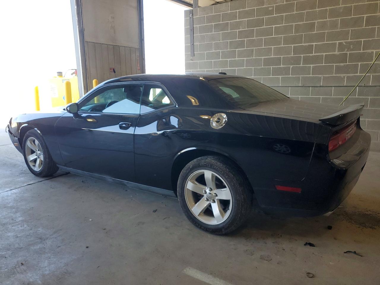 2013 DODGE CHALLENGER SXT photo 3