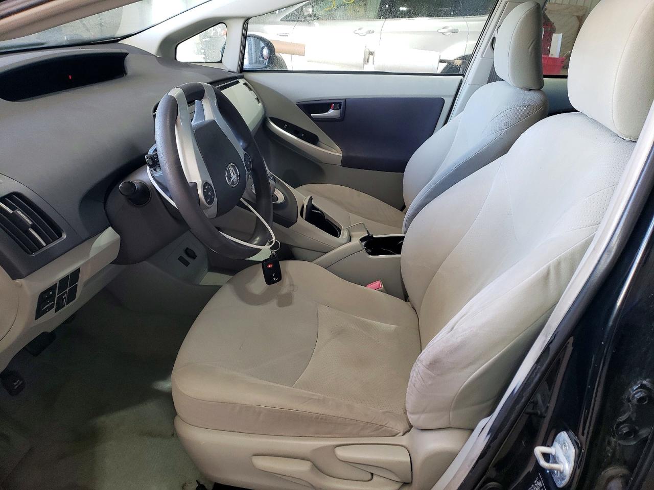 2011 TOYOTA PRIUS TWO photo 13