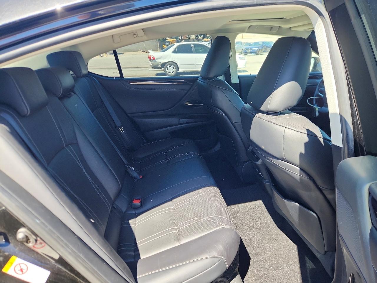 2019 LEXUS ES 300H photo 28