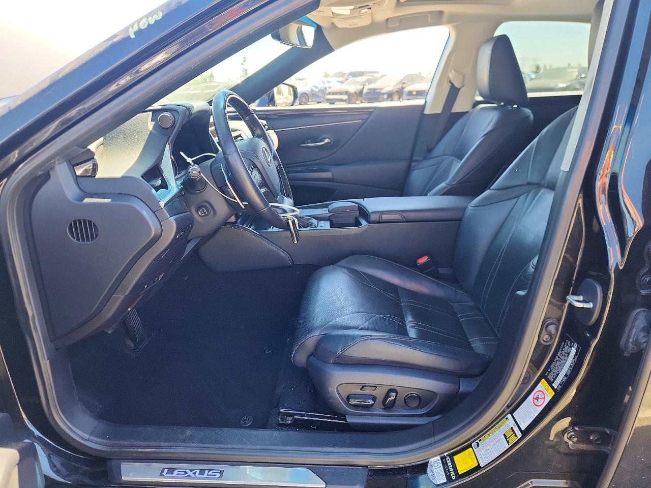 2019 LEXUS ES 300H photo 19