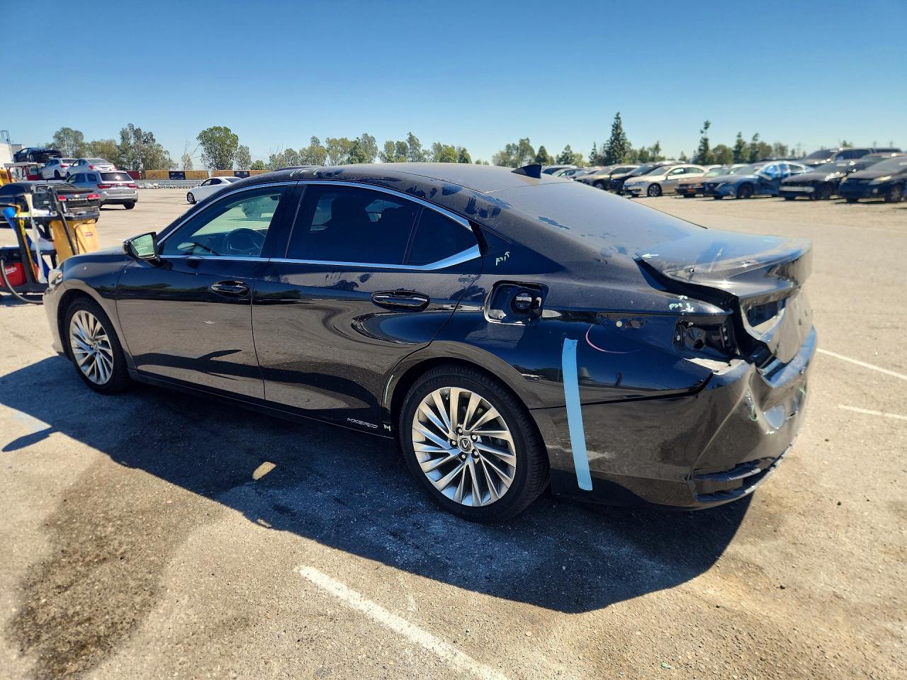2019 LEXUS ES 300H photo 4