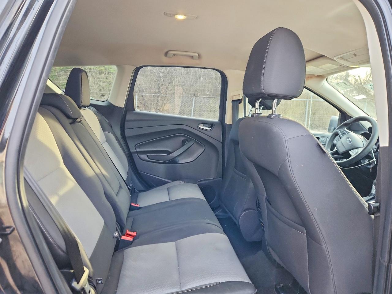 2017 FORD ESCAPE SE photo 21