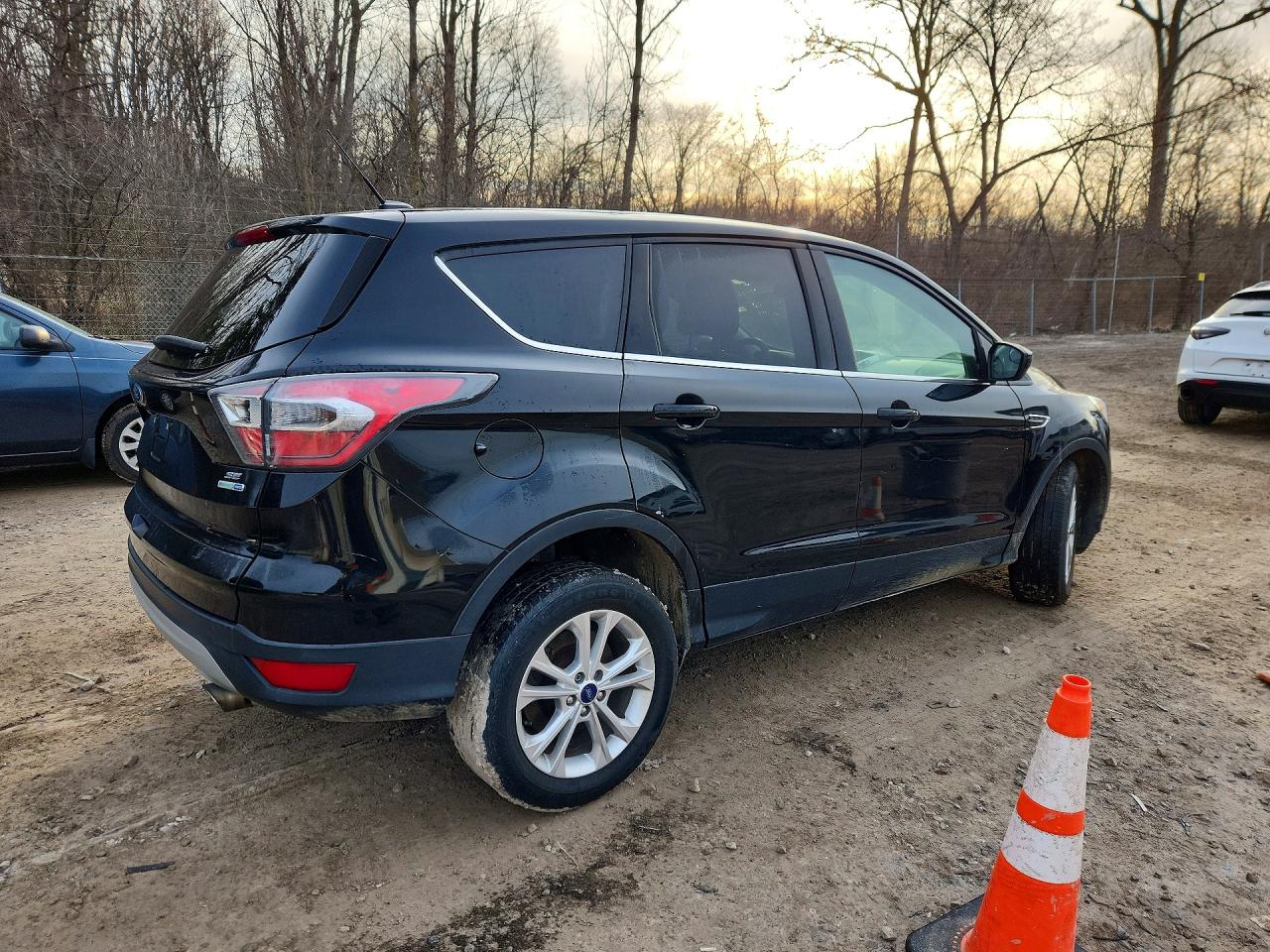 2017 FORD ESCAPE SE photo 5