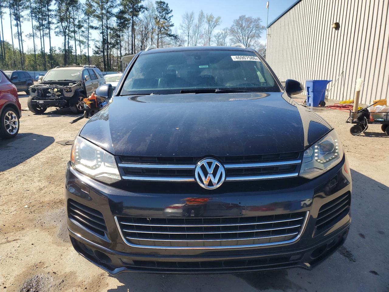 2014 VOLKSWAGEN TOUAREG TDI photo 9