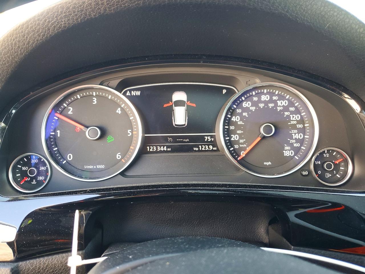2014 VOLKSWAGEN TOUAREG TDI photo 17