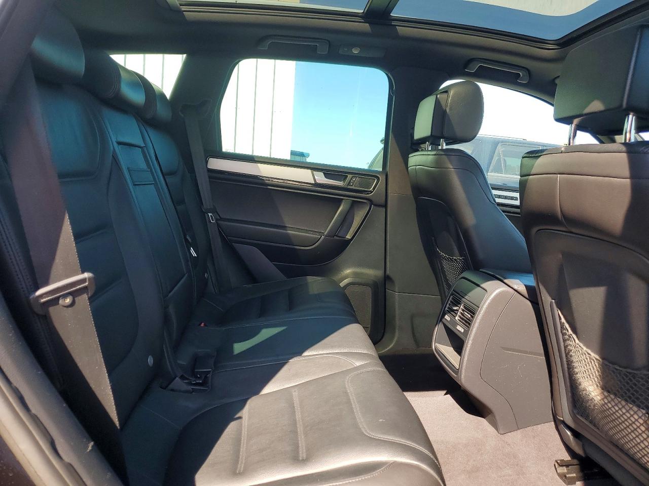 2014 VOLKSWAGEN TOUAREG TDI photo 21