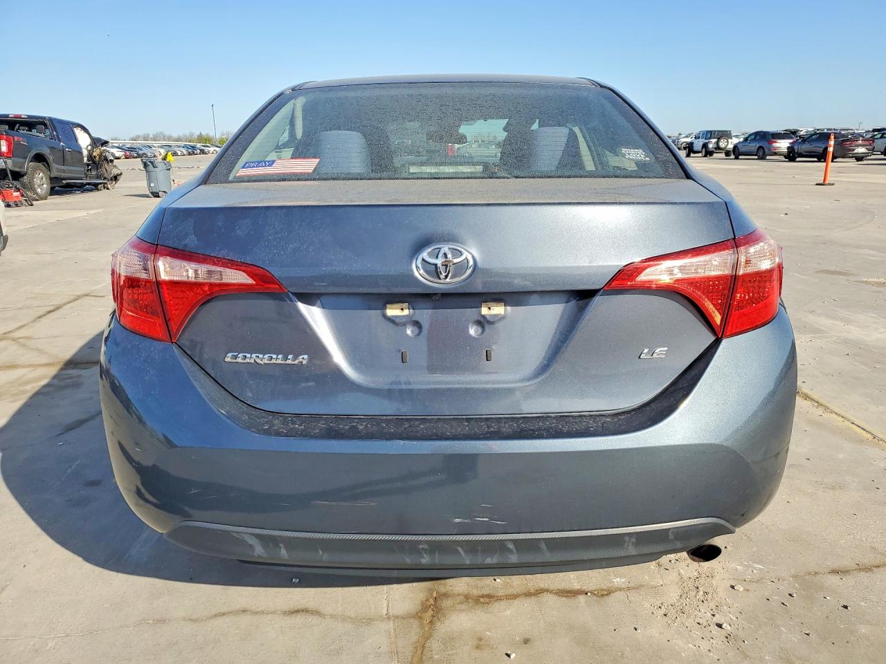 2019 TOYOTA COROLLA LE photo 11