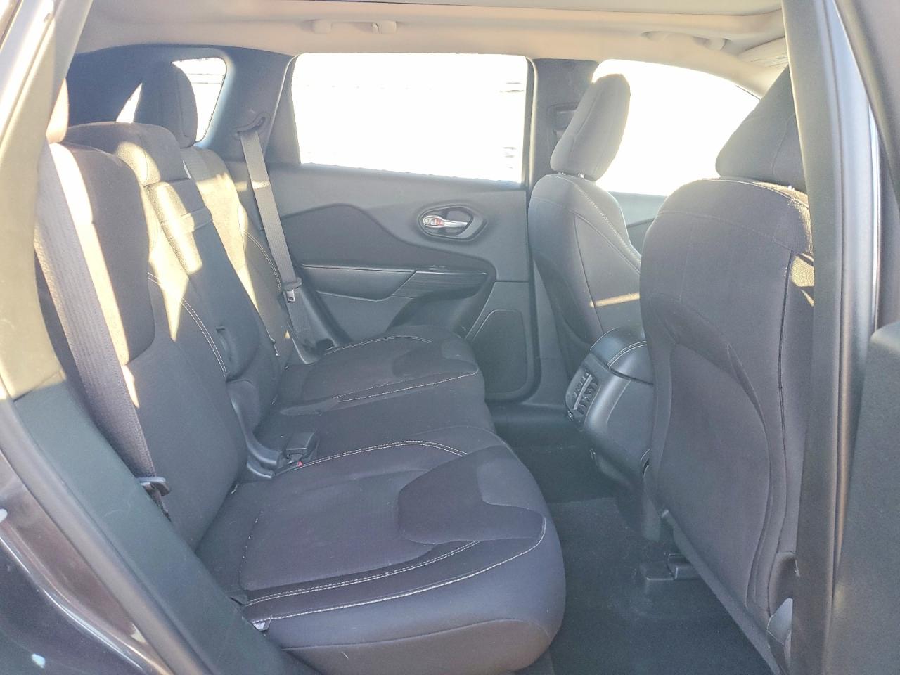 2015 JEEP CHEROKEE LATITUDE photo 10