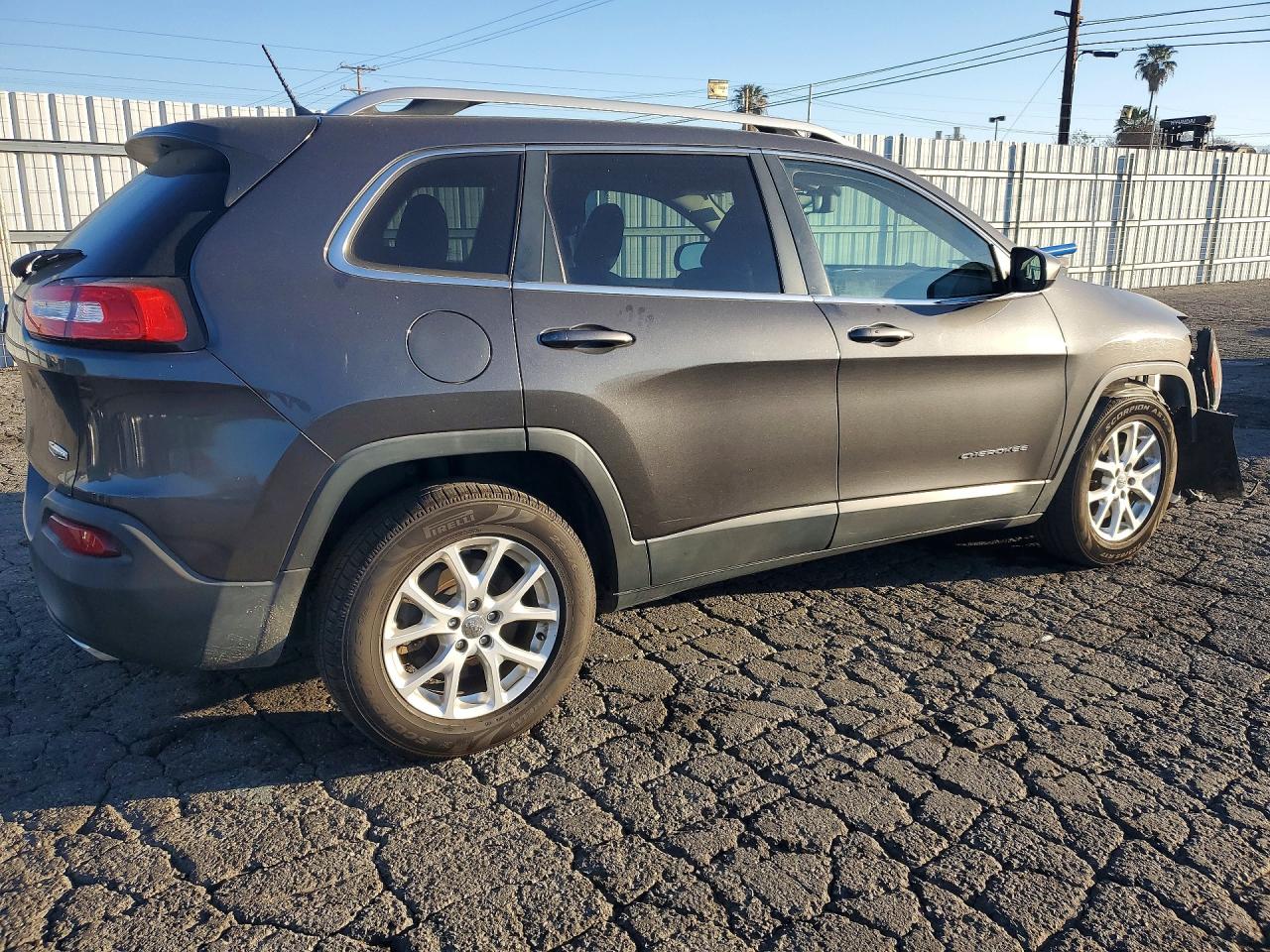 2015 JEEP CHEROKEE LATITUDE photo 3