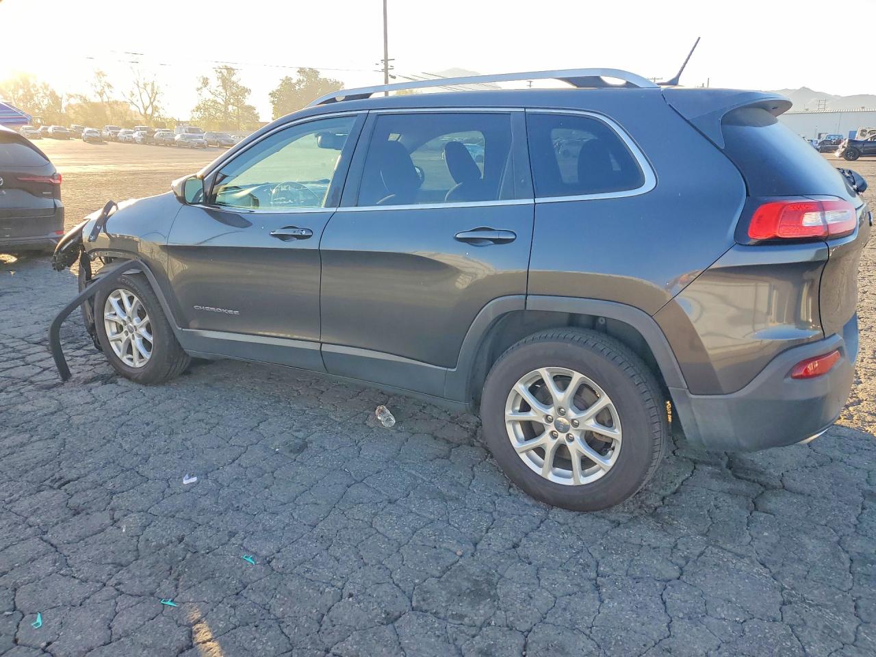 2015 JEEP CHEROKEE LATITUDE photo 2