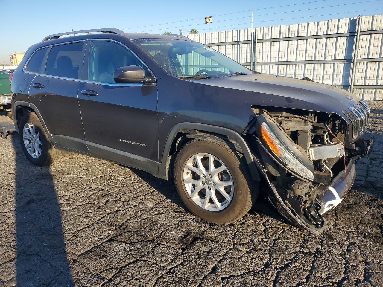 2015 JEEP CHEROKEE LATITUDE photo 4
