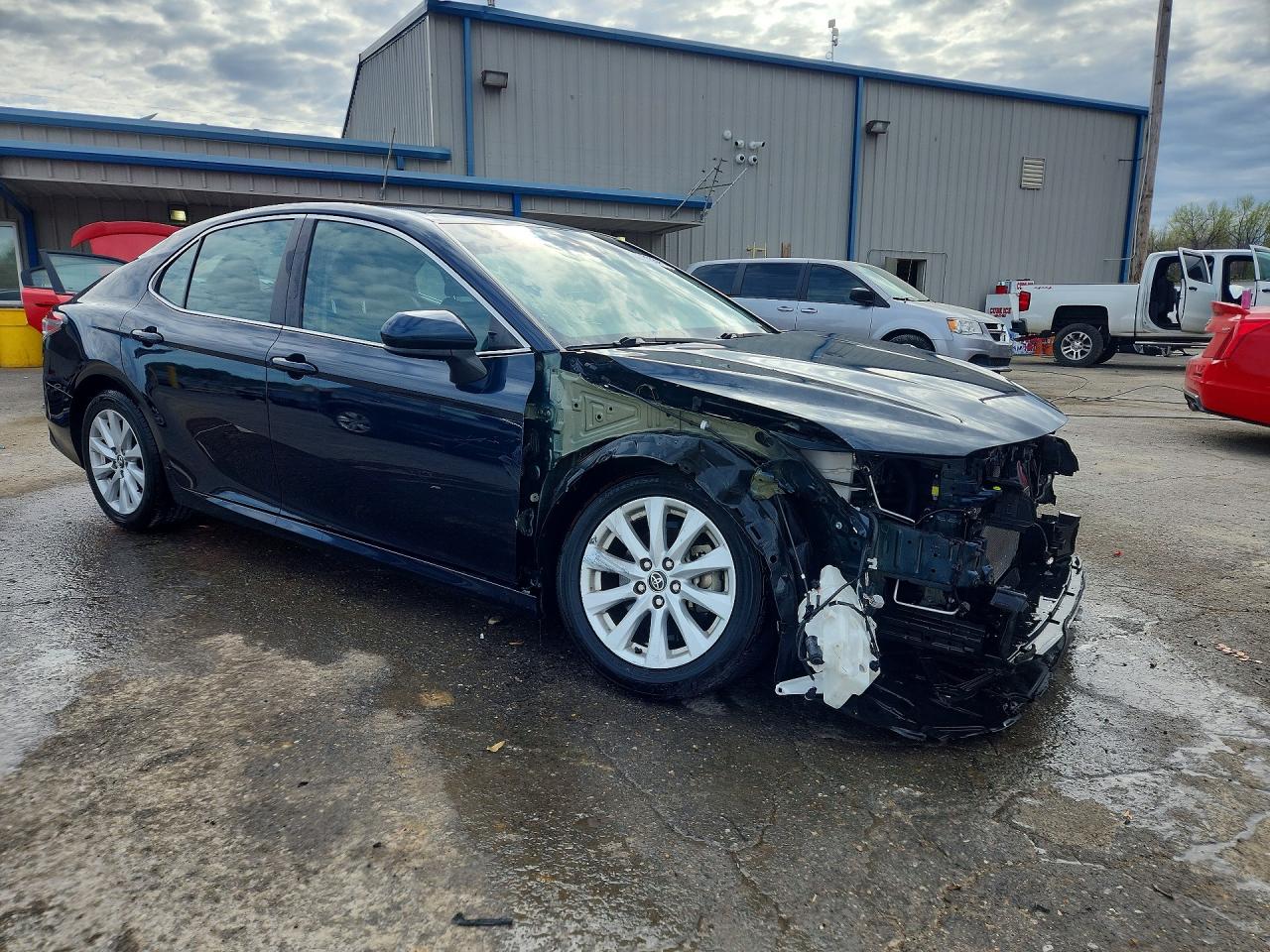 2020 TOYOTA CAMRY LE photo 10