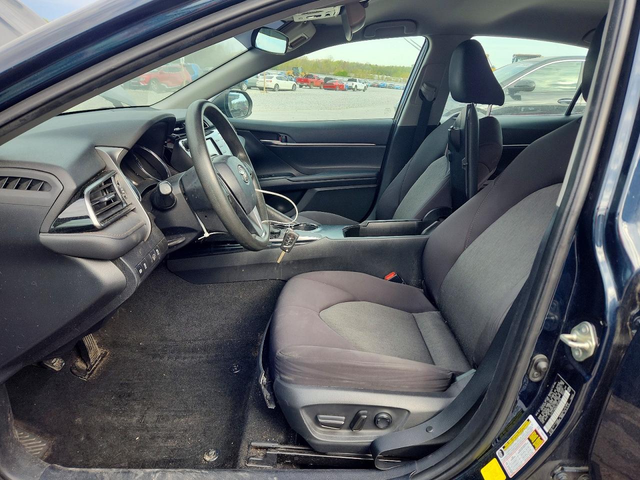 2020 TOYOTA CAMRY LE photo 19