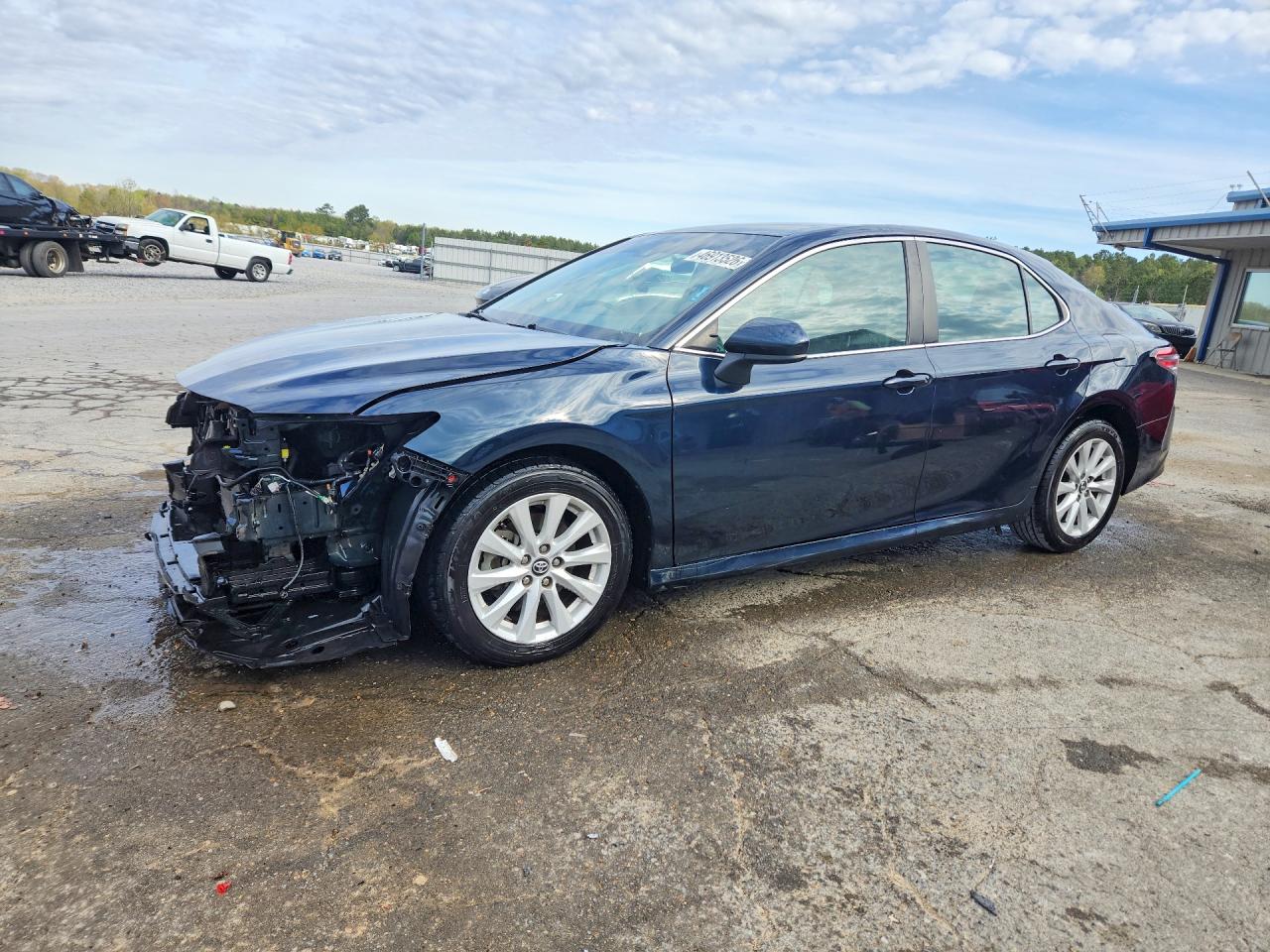 2020 TOYOTA CAMRY LE photo 2