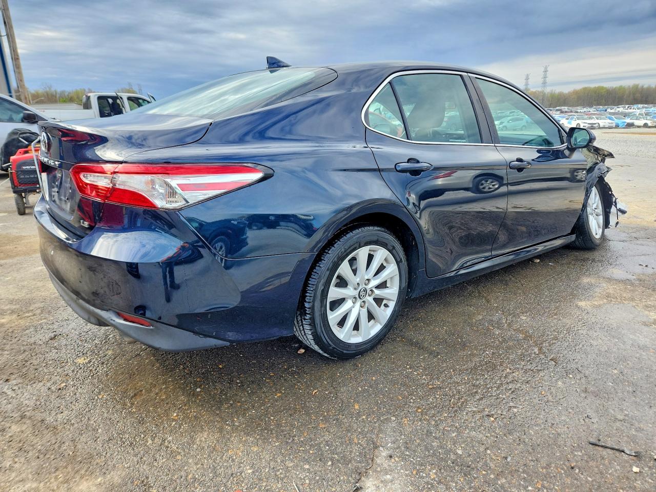 2020 TOYOTA CAMRY LE photo 7