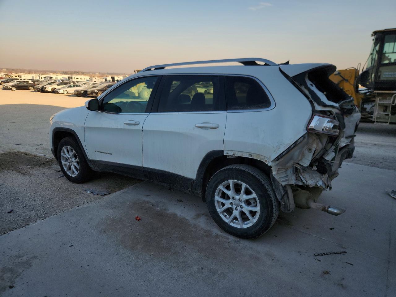 2015 JEEP CHEROKEE LATITUDE photo 4