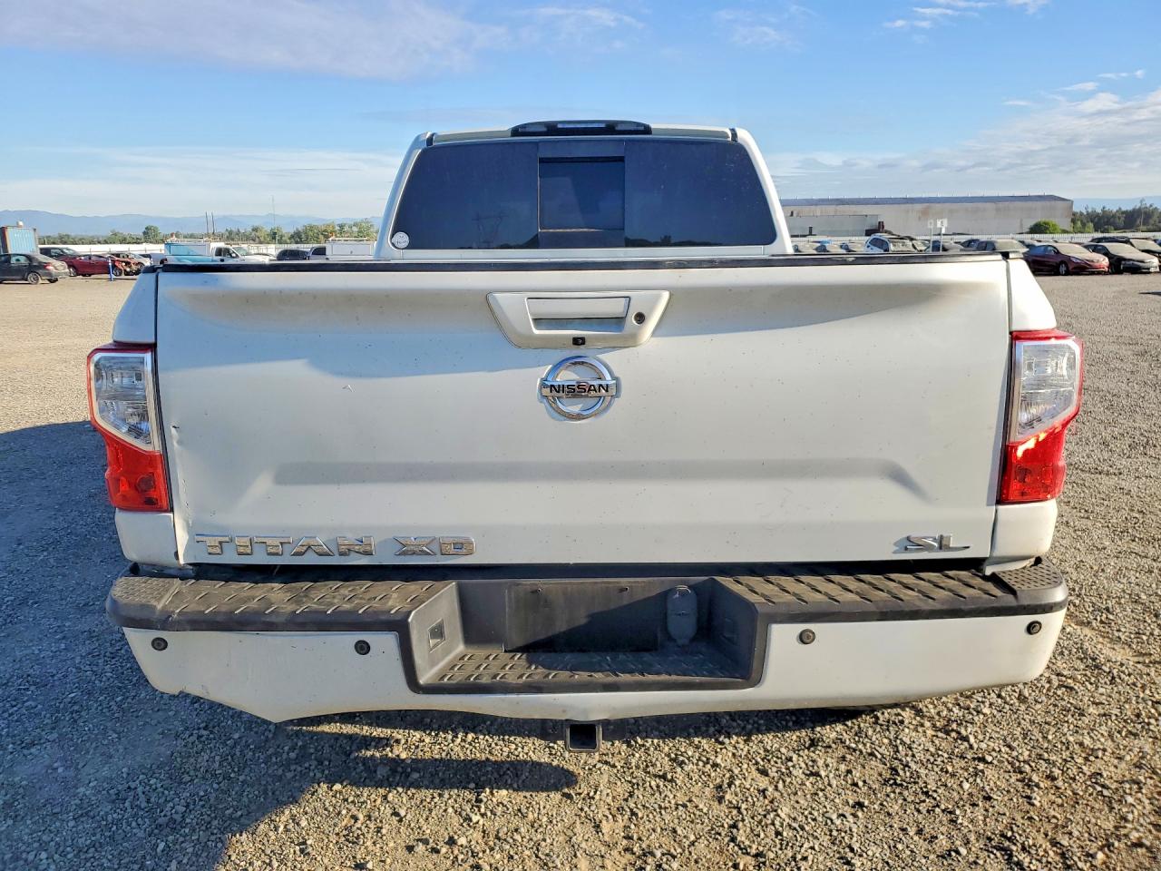 2017 NISSAN TITAN XD SL photo 16
