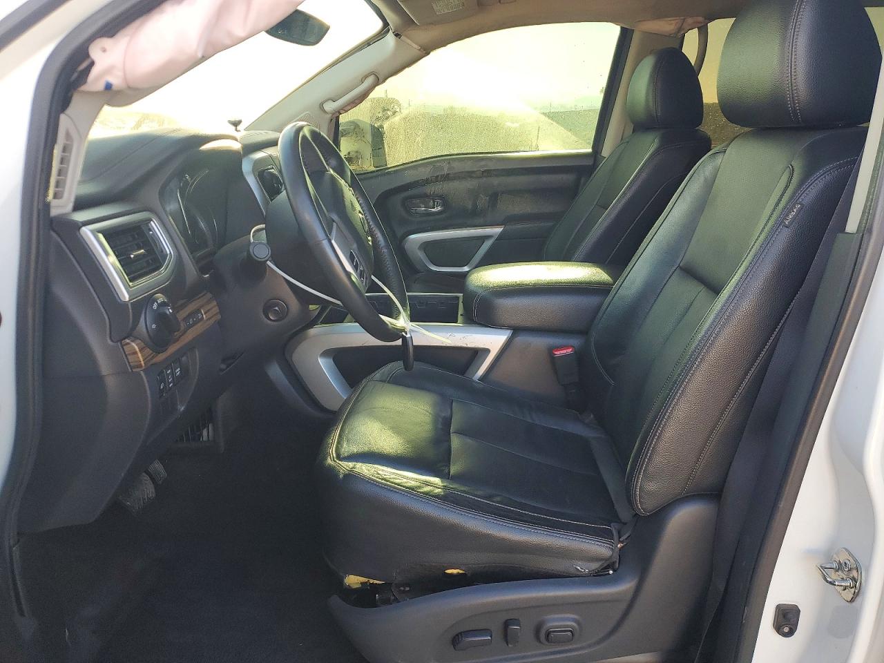 2017 NISSAN TITAN XD SL photo 19