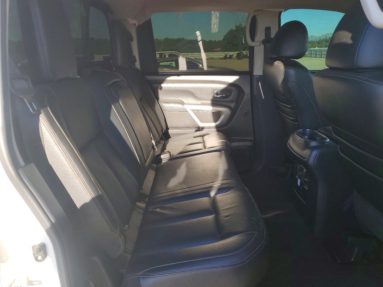 2017 NISSAN TITAN XD SL photo 28