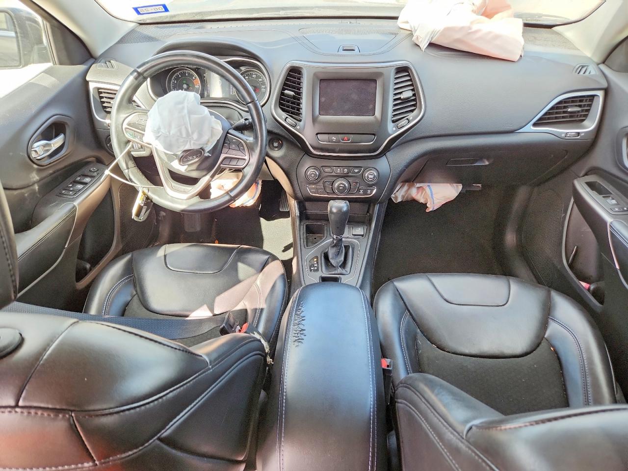 2019 JEEP CHEROKEE LATITUDE PLUS photo 8