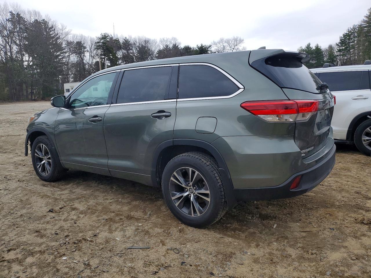 2018 TOYOTA HIGHLANDER LE PLUS photo 2