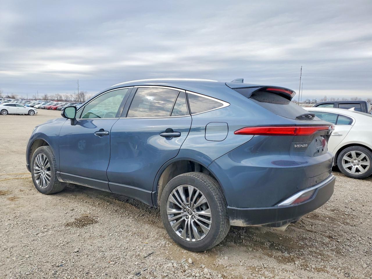 2022 TOYOTA VENZA LIMITED photo 3