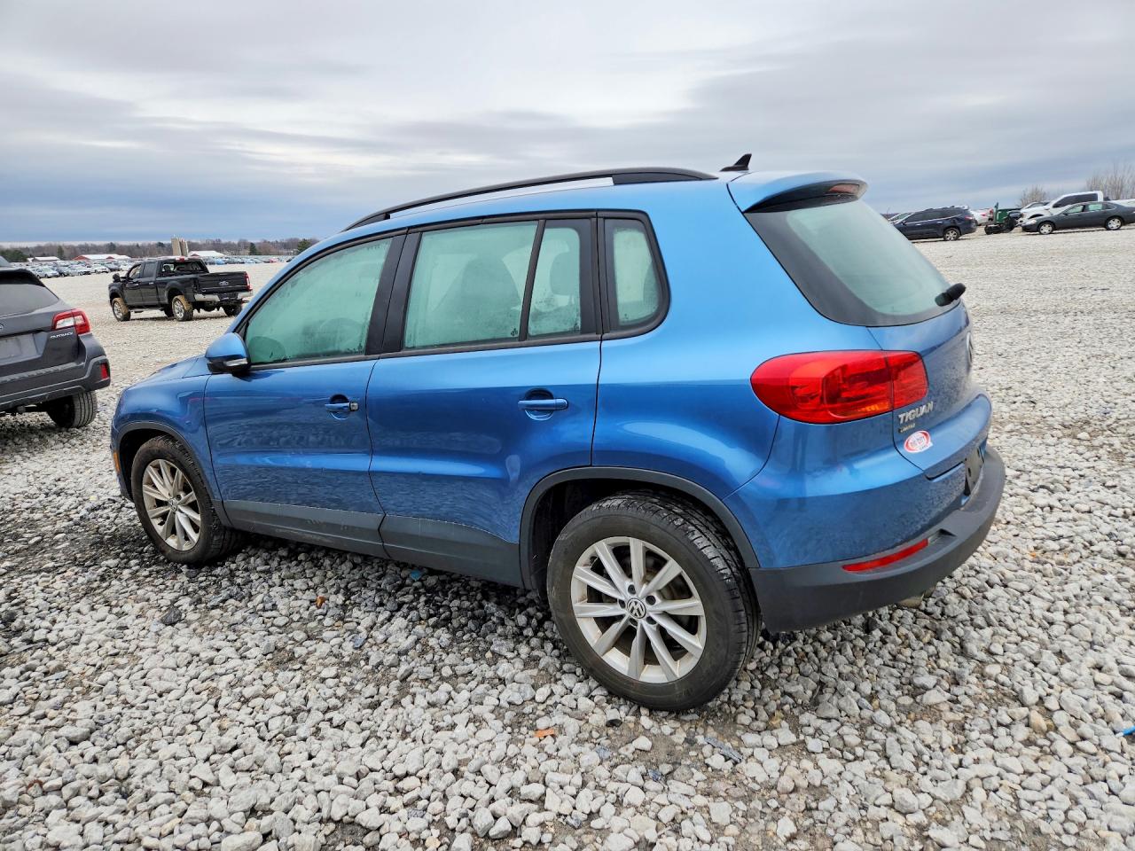 2017 VOLKSWAGEN TIGUAN S photo 3
