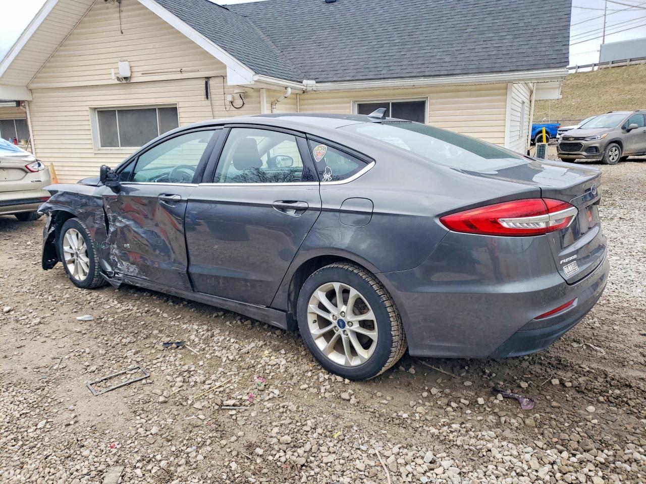 2019 FORD FUSION SE photo 2