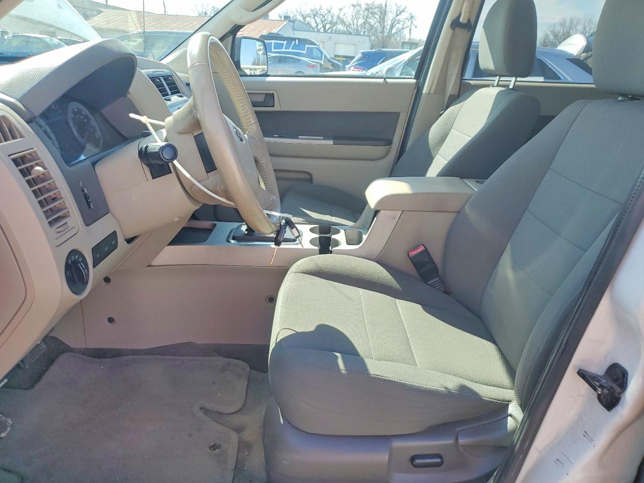 2010 FORD ESCAPE XLT photo 19