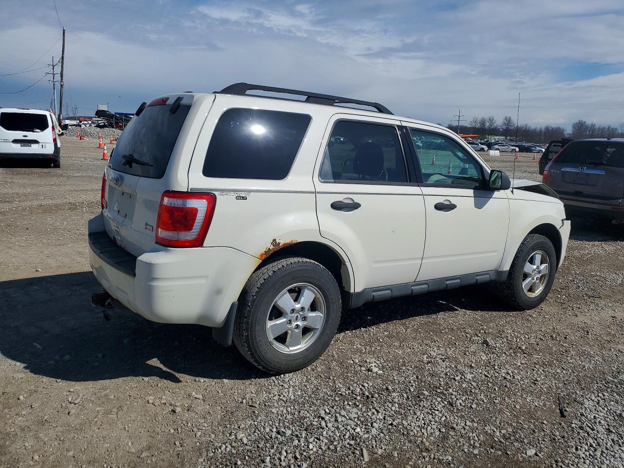 2010 FORD ESCAPE XLT photo 7