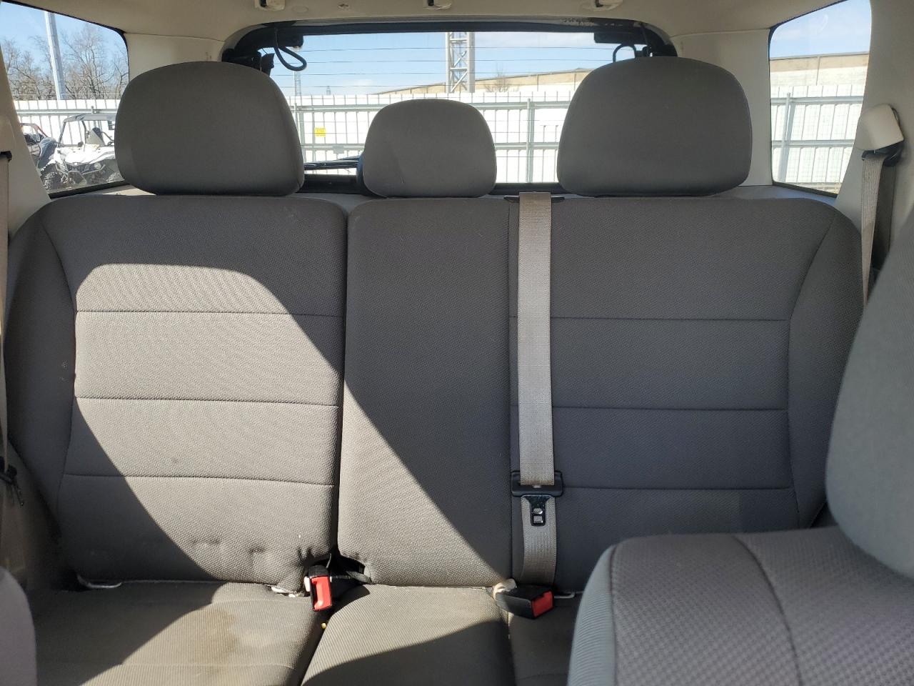 2010 FORD ESCAPE XLT photo 28