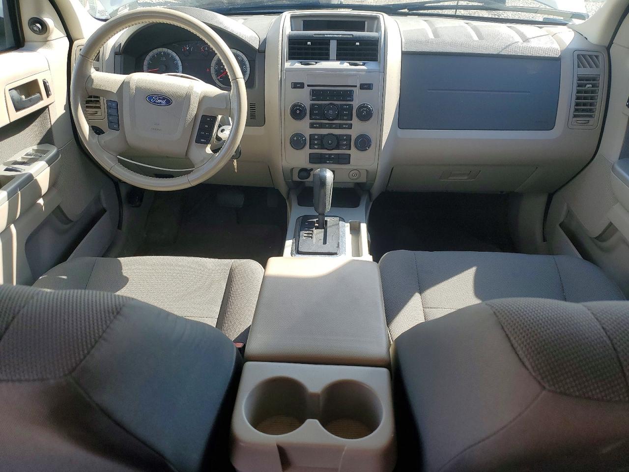 2010 FORD ESCAPE XLT photo 22