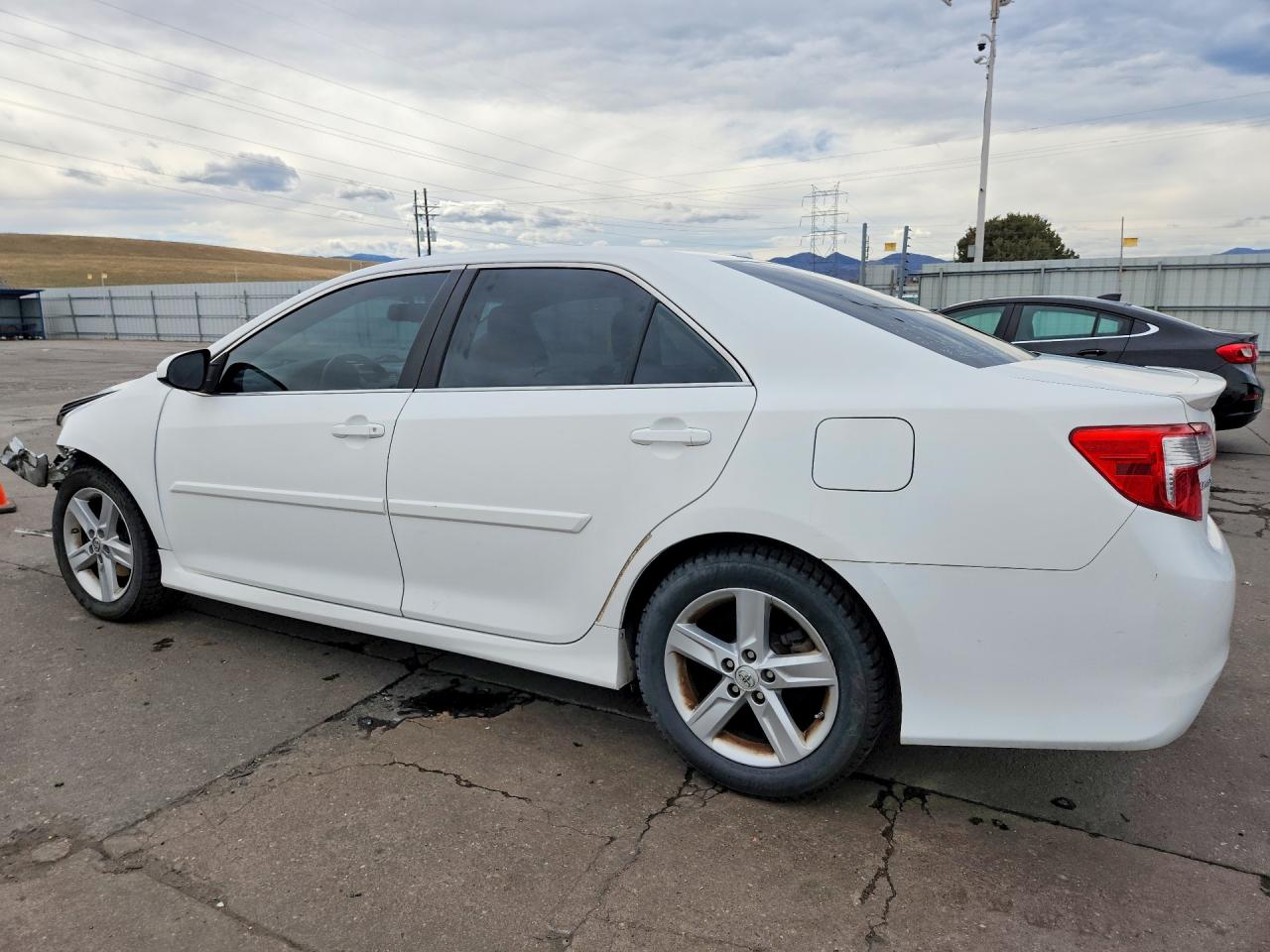 2013 TOYOTA CAMRY SE photo 3