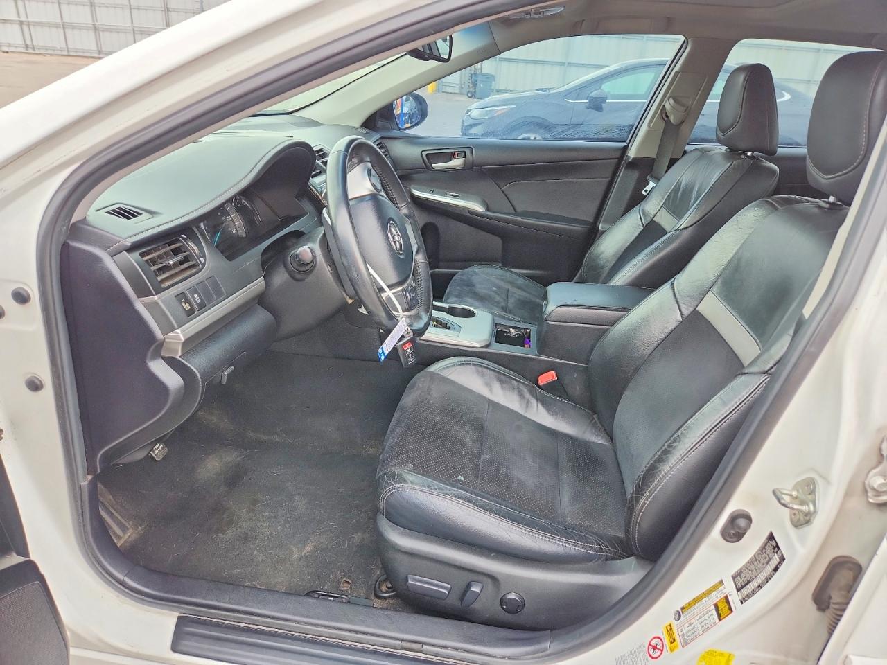2013 TOYOTA CAMRY SE photo 13