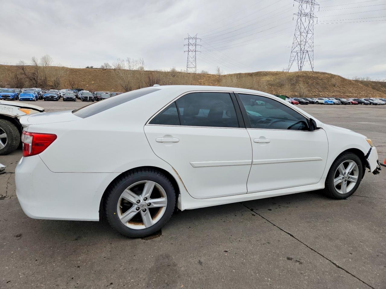 2013 TOYOTA CAMRY SE photo 5