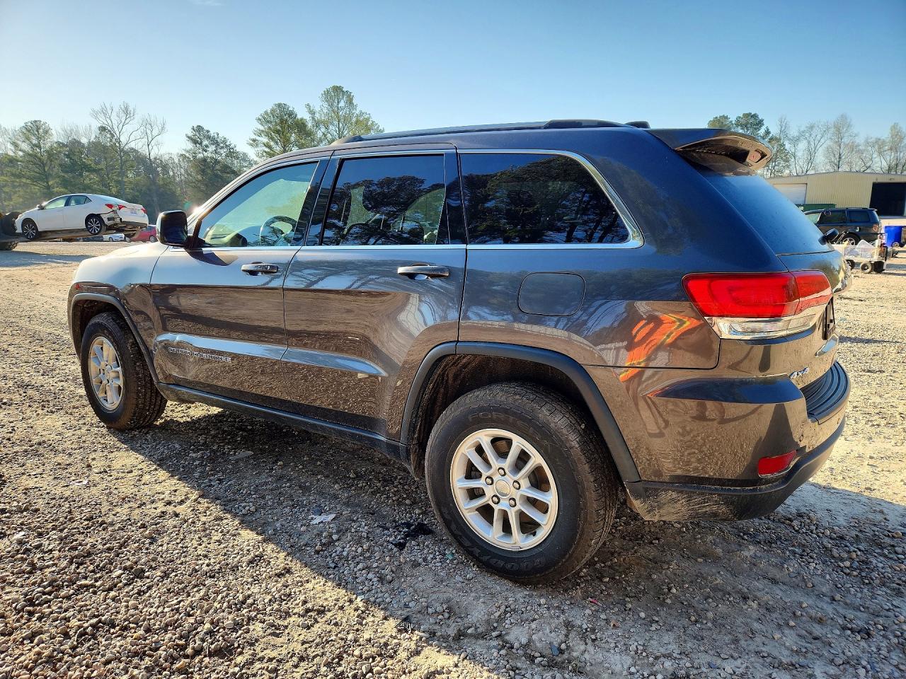 2019 JEEP GRAND CHEROKEE LAREDO photo 3
