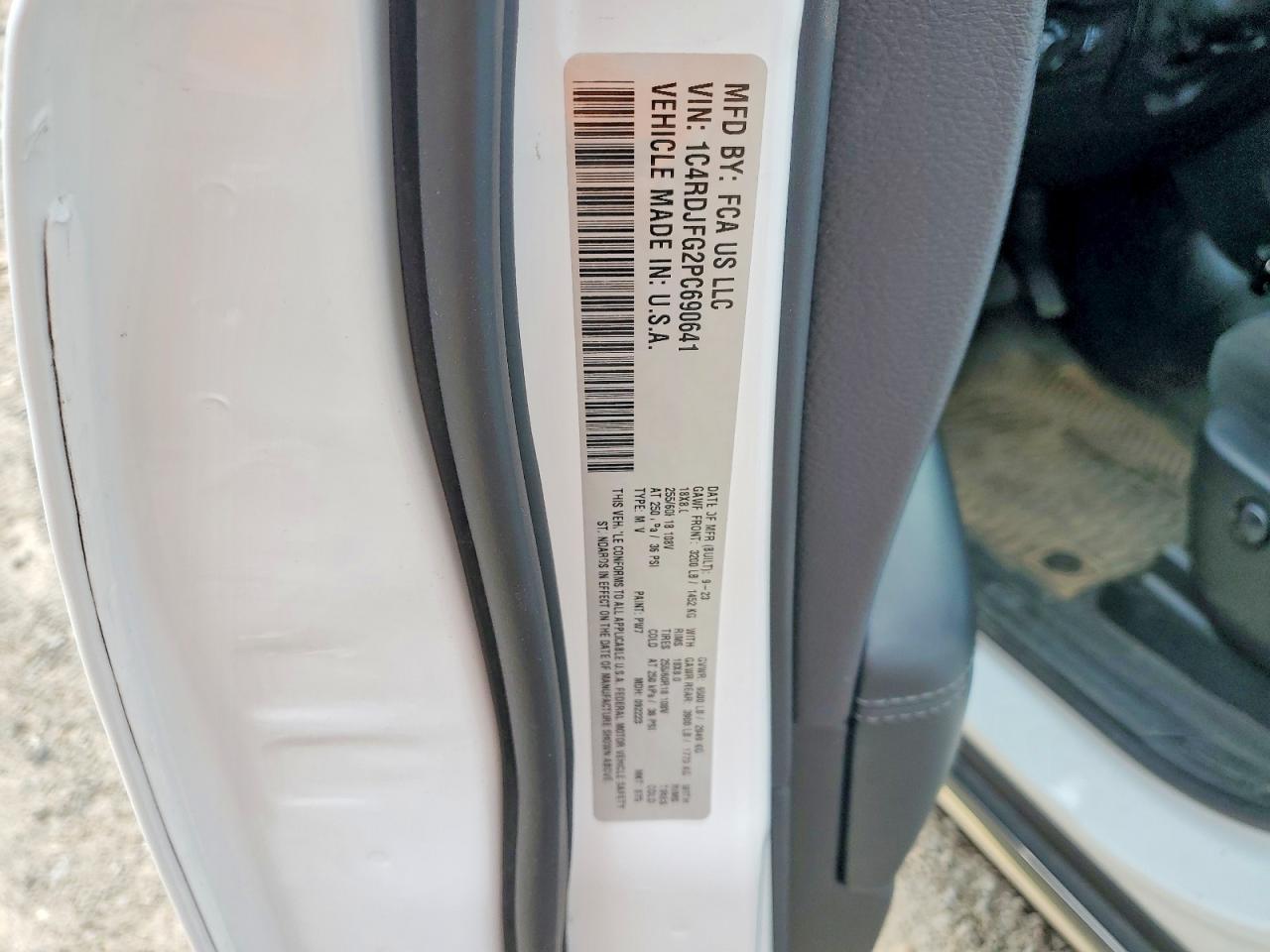 2023 DODGE DURANGO photo 27