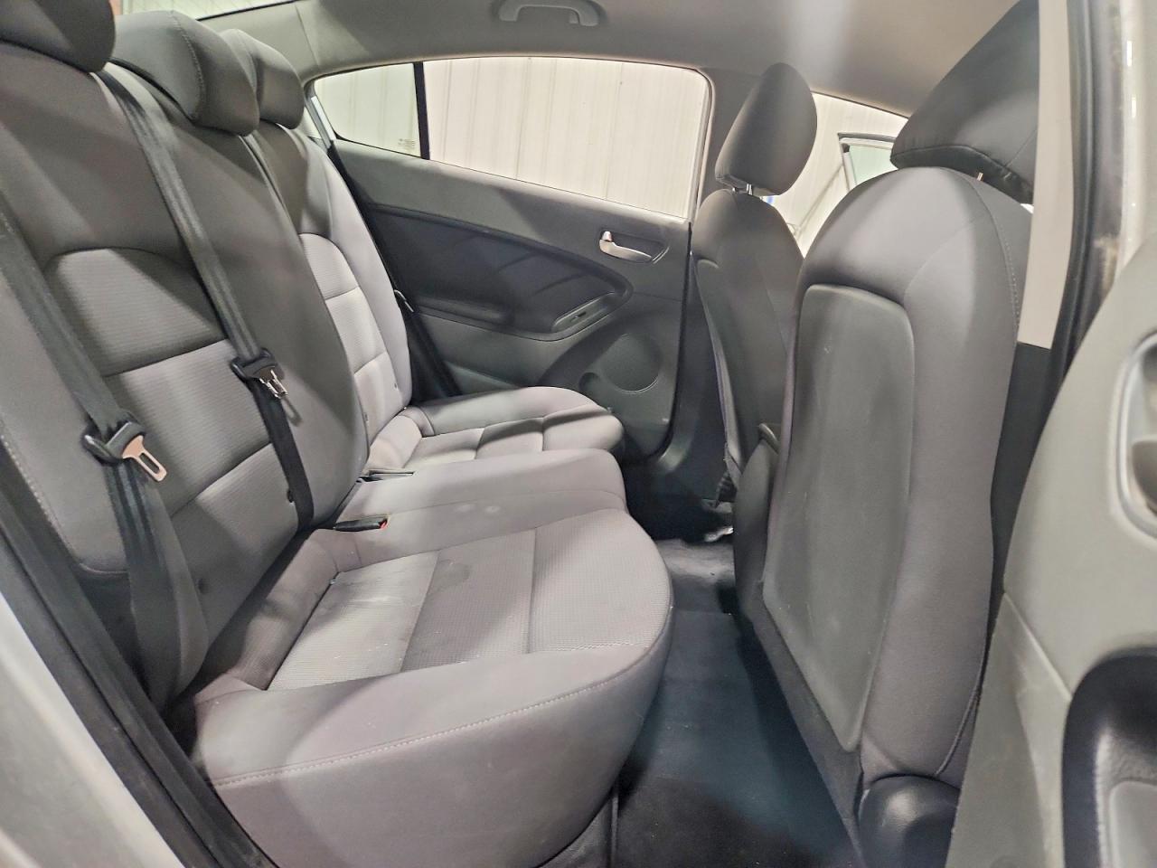 2017 KIA FORTE LX photo 28