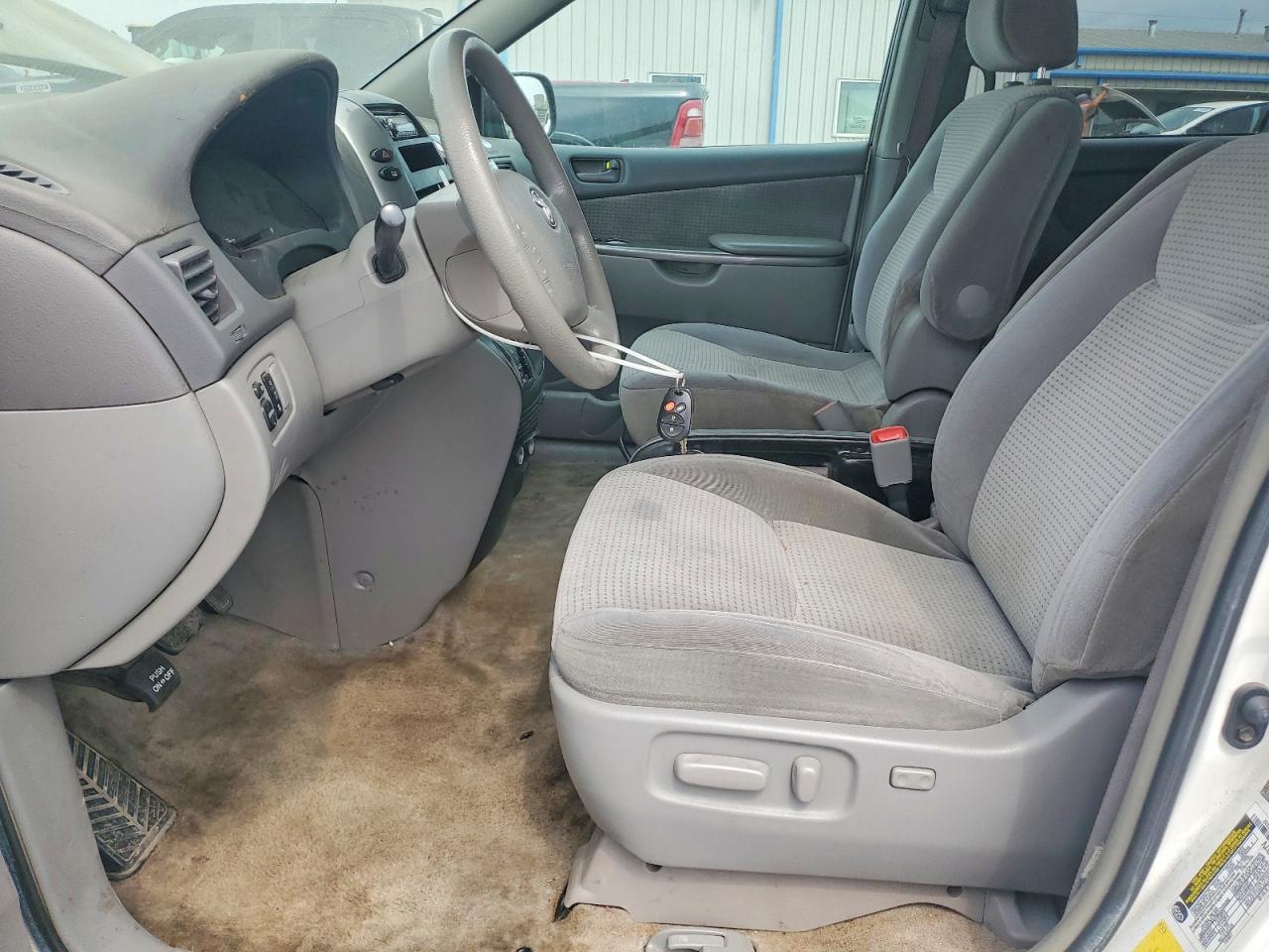 2006 TOYOTA SIENNA LE 7 PASSENGER photo 19