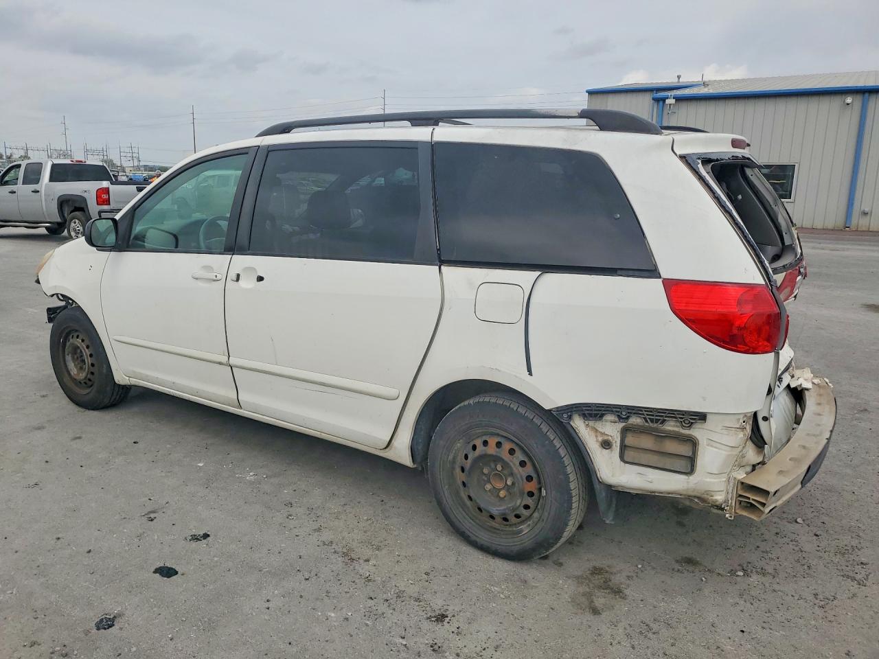 2006 TOYOTA SIENNA LE 7 PASSENGER photo 4