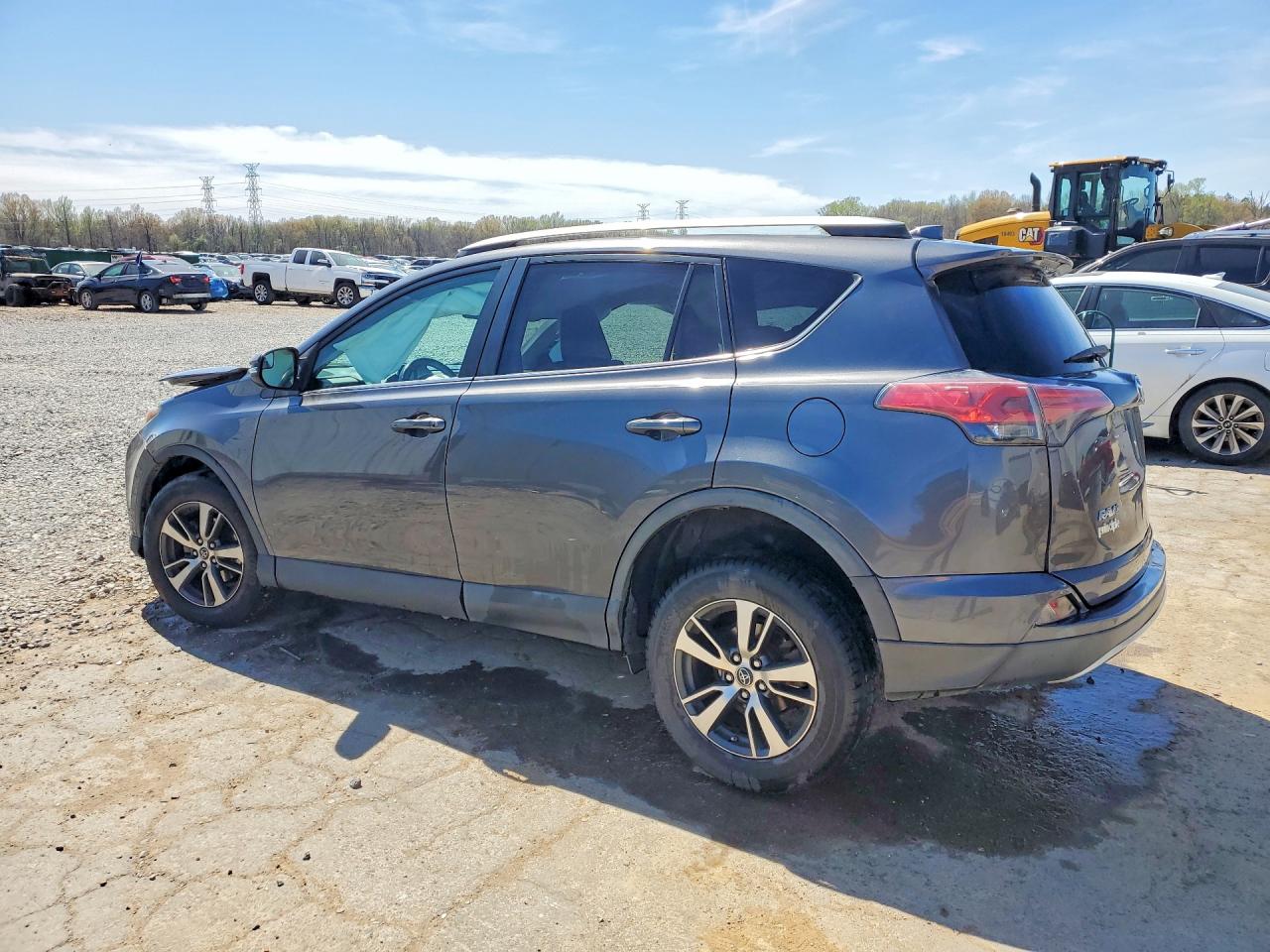 2016 TOYOTA RAV4 XLE photo 3