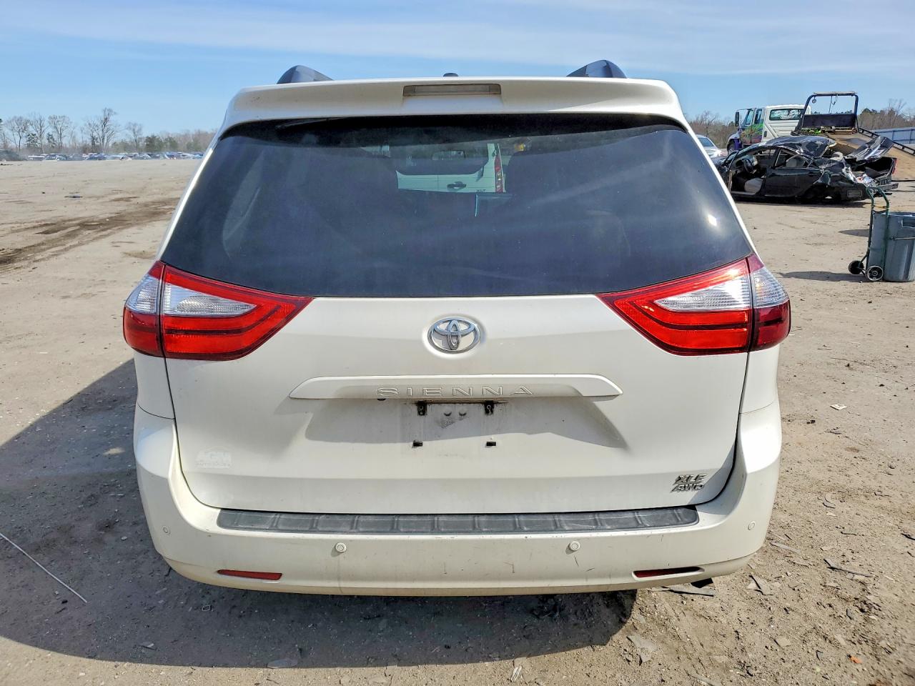 2016 TOYOTA SIENNA XLE 7-PASSENGER photo 11